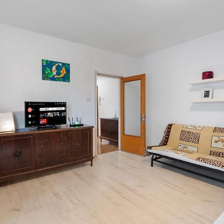 Dristor Large And Cozy Apartment บูคาเรสต์ ภายนอก รูปภาพ